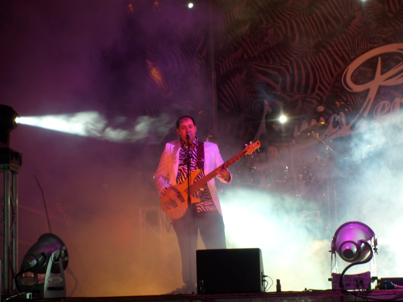 Scenografia zebrata – Amici Per Sempre live Viterbo